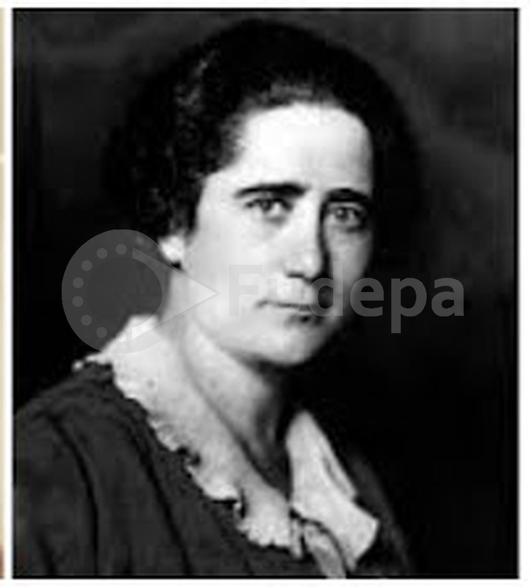 Clara Campoamor obtuvo plaza como  Telegrafista Auxiliar femenina de Segunda Clase en 1909
