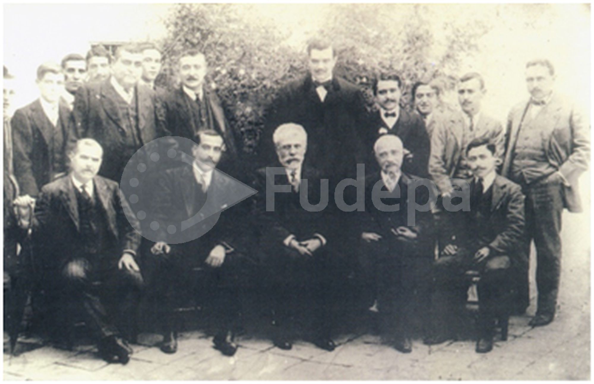 Pablo Iglesias con el alcalde y los líderes de las Sociedades Obreras  con motivo de la inauguración de la Casa del Pueblo de Andújar. Octubre de 1918